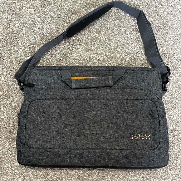 higher ground Other - NWOT laptop case